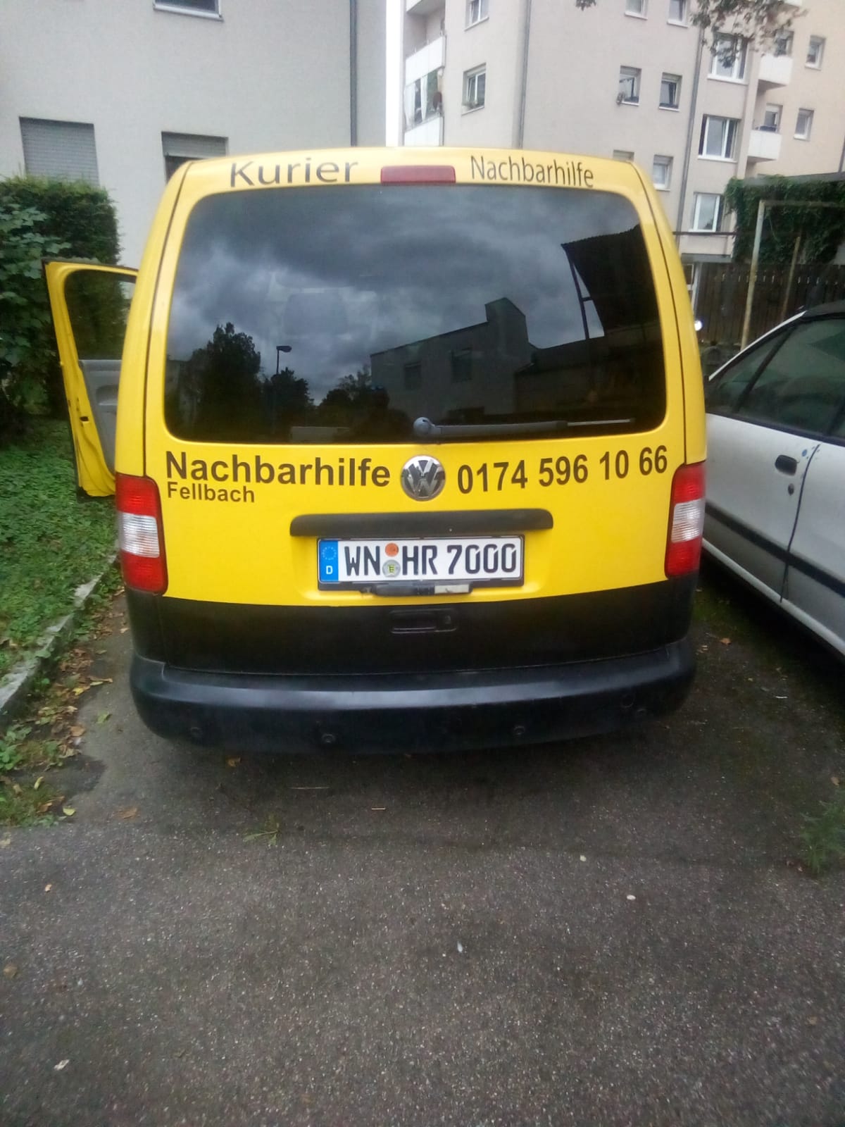 Gelbes Fahrzeug der Nachbarhilfe Fellbach
